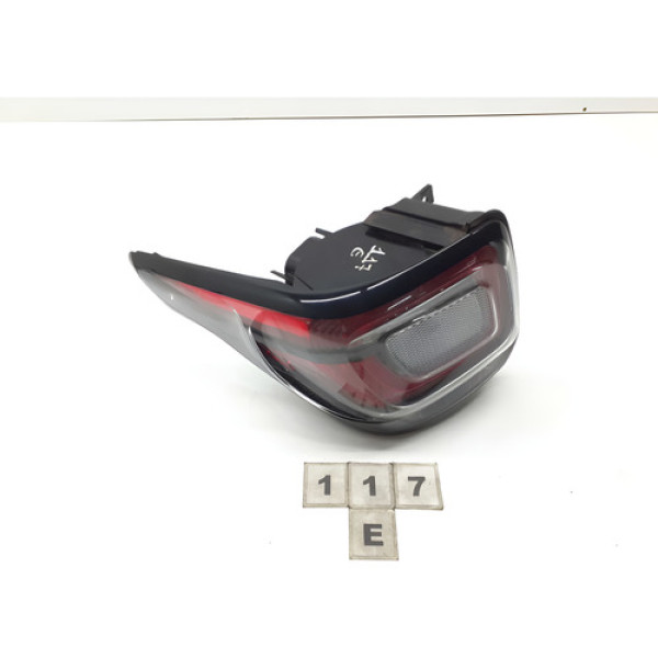 Lanterna Esquerda Fiat Strada 2021 A 2024 Detalhe